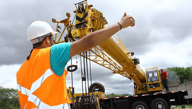 Sling regular loads and communicate during crane operations Unit